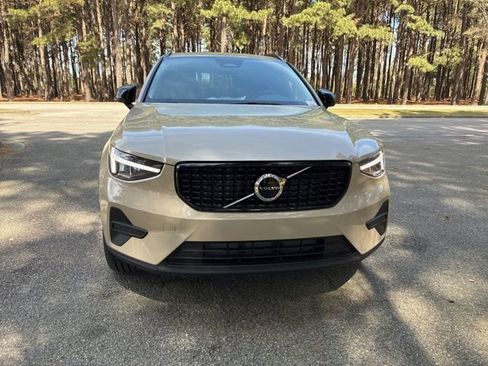 New 2026 Volvo XC40 B4 Core image 3