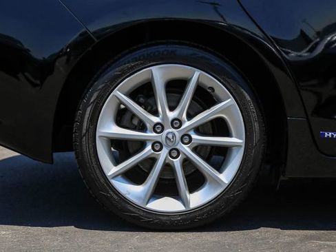 Used 2013 Lexus CT 200h w/ Premium Pkg w/Navigation FWD image 9