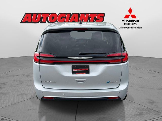 Used 2023 Chrysler Pacifica Limited FWD image 3