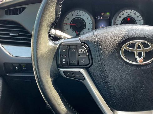 Certified 2020 Toyota Sienna SE Premium image 22
