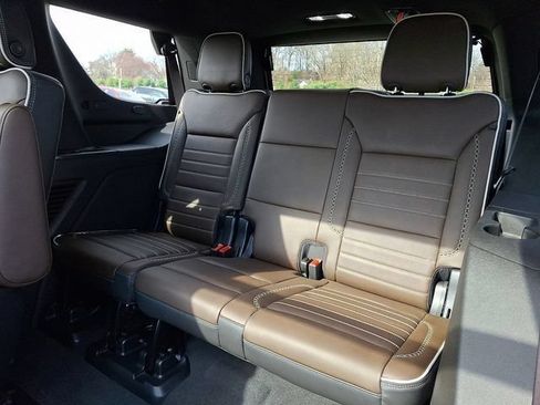 Used 2025 GMC Yukon Denali Ultimate AWD/4WD image 25