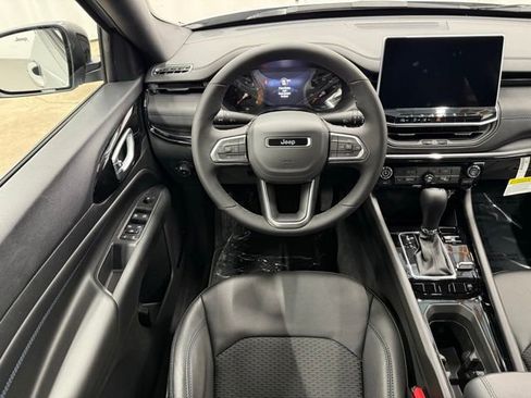 New 2026 Jeep Compass Latitude image 14