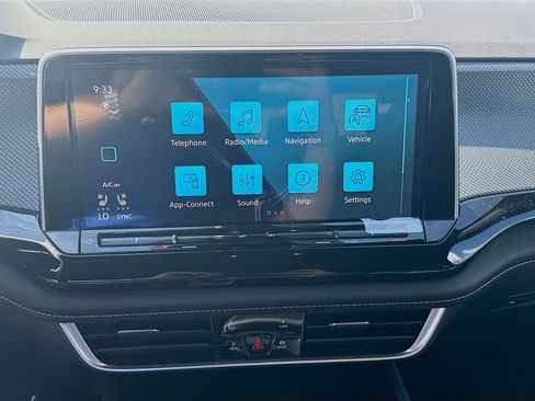 New 2026 Volkswagen Atlas Cross Sport SEL R-Line image 12