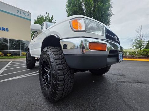 Used 1997 Toyota 4Runner SR5 AWD/4WD image 9