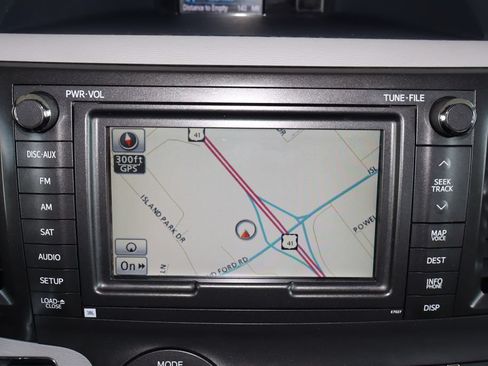 Used 2014 Toyota Sienna XLE w/ XLE Premium Package FWD image 27