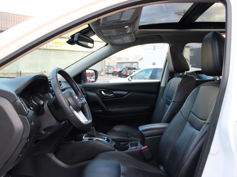 Used 2019 Nissan Rogue SL w/ Premium Package image 15