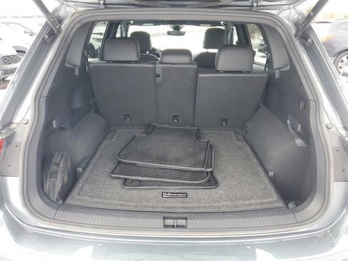 Used 2022 Volkswagen Tiguan SE R-Line image 9