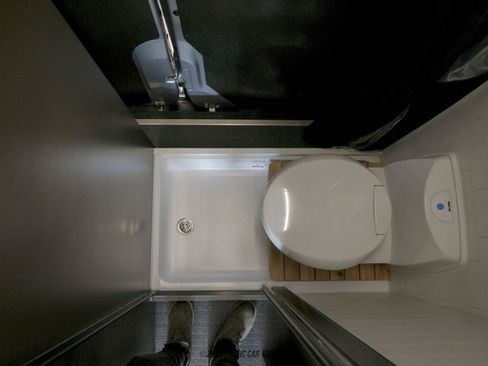 Used 2025 Mercedes-Benz Sprinter 2500 image 38