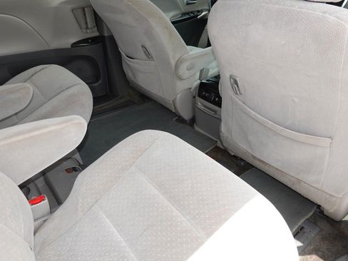 Used 2018 Toyota Sienna LE FWD image 24