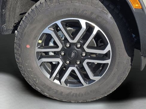New 2025 Ford Ranger Lariat w/ FX4 Off-Road Package image 18