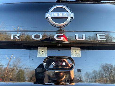 Used 2024 Nissan Rogue SV image 17