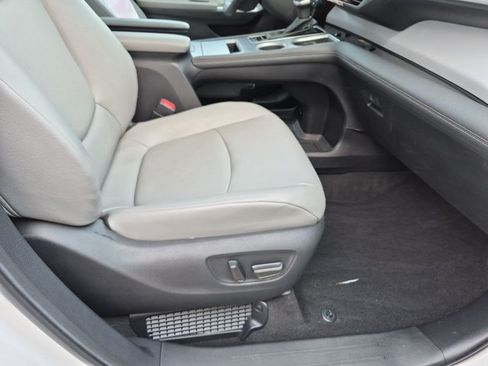Certified 2026 Toyota Sienna XLE AWD/4WD image 25