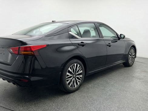 Used 2025 Nissan Altima 2.5 SV FWD image 9