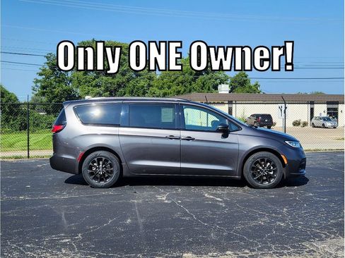 Used 2021 Chrysler Pacifica Touring-L w/ Premium & Safety Sphere Group FWD image 14