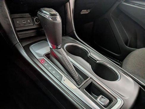 Used 2019 Chevrolet Equinox LT FWD image 18