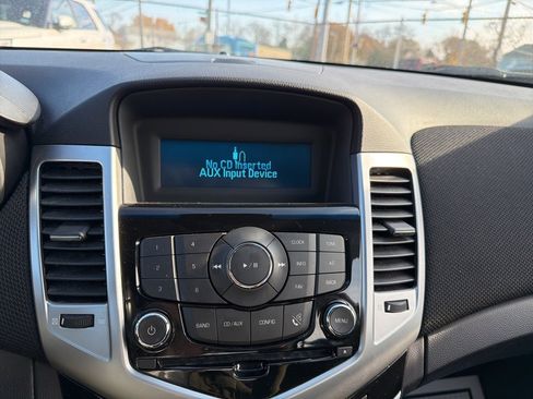 Used 2011 Chevrolet Cruze Eco image 17