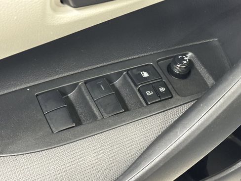 Used 2022 Toyota Corolla LE image 18