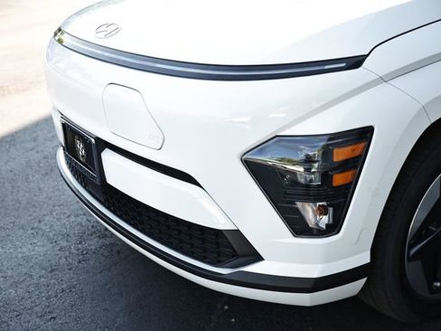 Used 2024 Hyundai Kona SEL FWD image 11