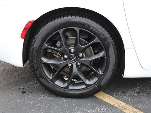 Used 2024 Chrysler Pacifica Limited w/ S Appearance Package FWD image 8