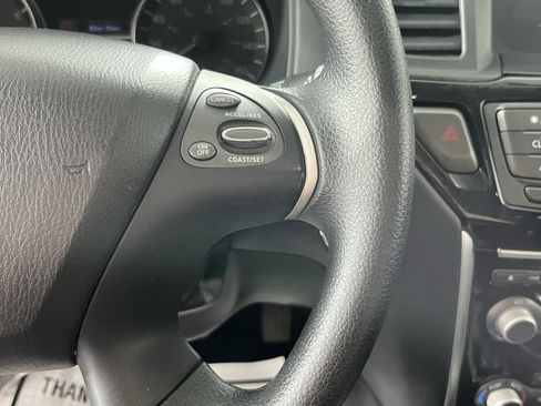Used 2019 Nissan Pathfinder S AWD/4WD image 14