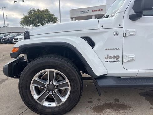 Used 2018 Jeep Wrangler Unlimited Sahara image 13