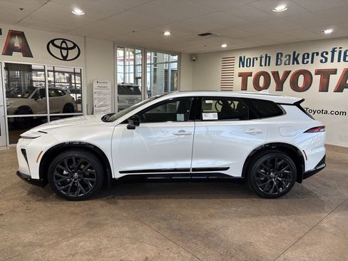 New 2025 Toyota Crown Signia image 7