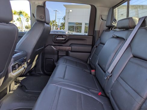 Certified 2022 GMC Sierra 2500 Denali w/ Denali Black Diamond Edition image 17