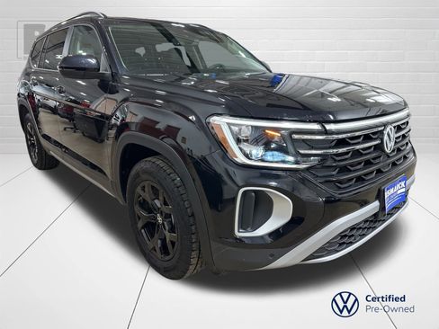 Certified 2025 Volkswagen Atlas Peak Edition SE image 3
