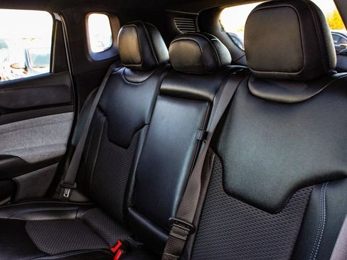 Used 2025 Jeep Compass Latitude w/ Sun & Sound Group image 34