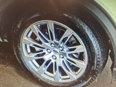 Used 2025 Ford Explorer Active w/ Active Comfort Package AWD/4WD image 11