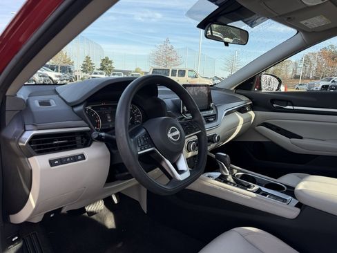 Used 2023 Nissan Altima 2.5 SV image 10