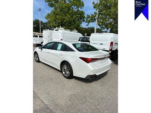 Used 2019 Toyota Avalon XLE w/ Moonroof Package FWD image 2