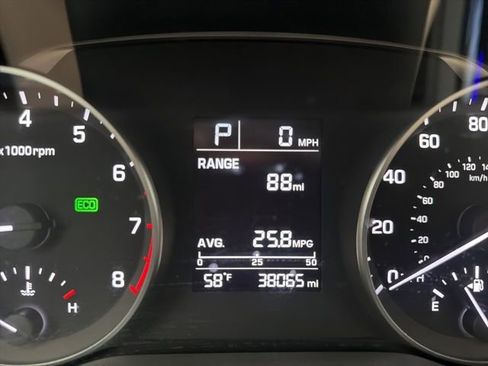 Used 2018 Hyundai Elantra SE w/ Winter Weather Package FWD image 12