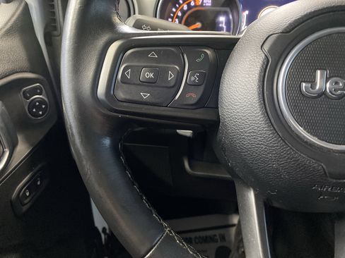 Certified 2021 Jeep Gladiator Willys image 19