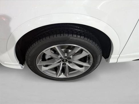 Certified 2025 Audi Q3 2.0T Premium w/ Convenience Package image 24