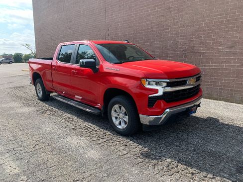 Used 2023 Chevrolet Silverado 1500 LT w/ Protection Package AWD/4WD image 8
