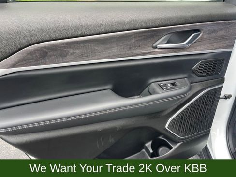 Used 2022 Jeep Grand Cherokee L Limited image 14