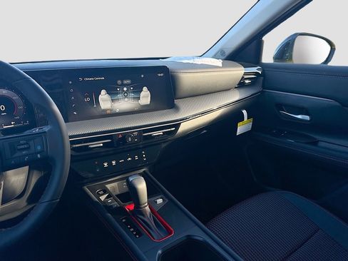 New 2025 Nissan Kicks SR image 23