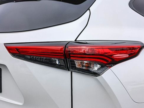 Used 2023 Toyota Highlander XSE FWD image 27