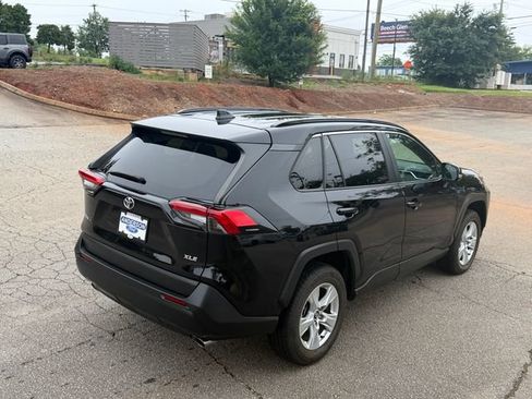 Used 2020 Toyota RAV4 XLE FWD image 2