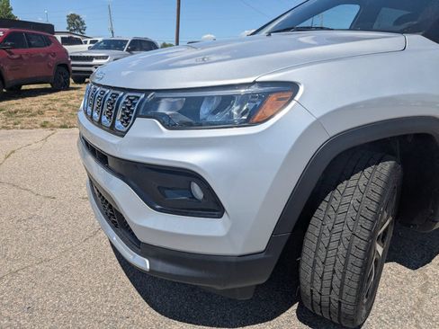 Used 2025 Jeep Compass Limited AWD/4WD image 5