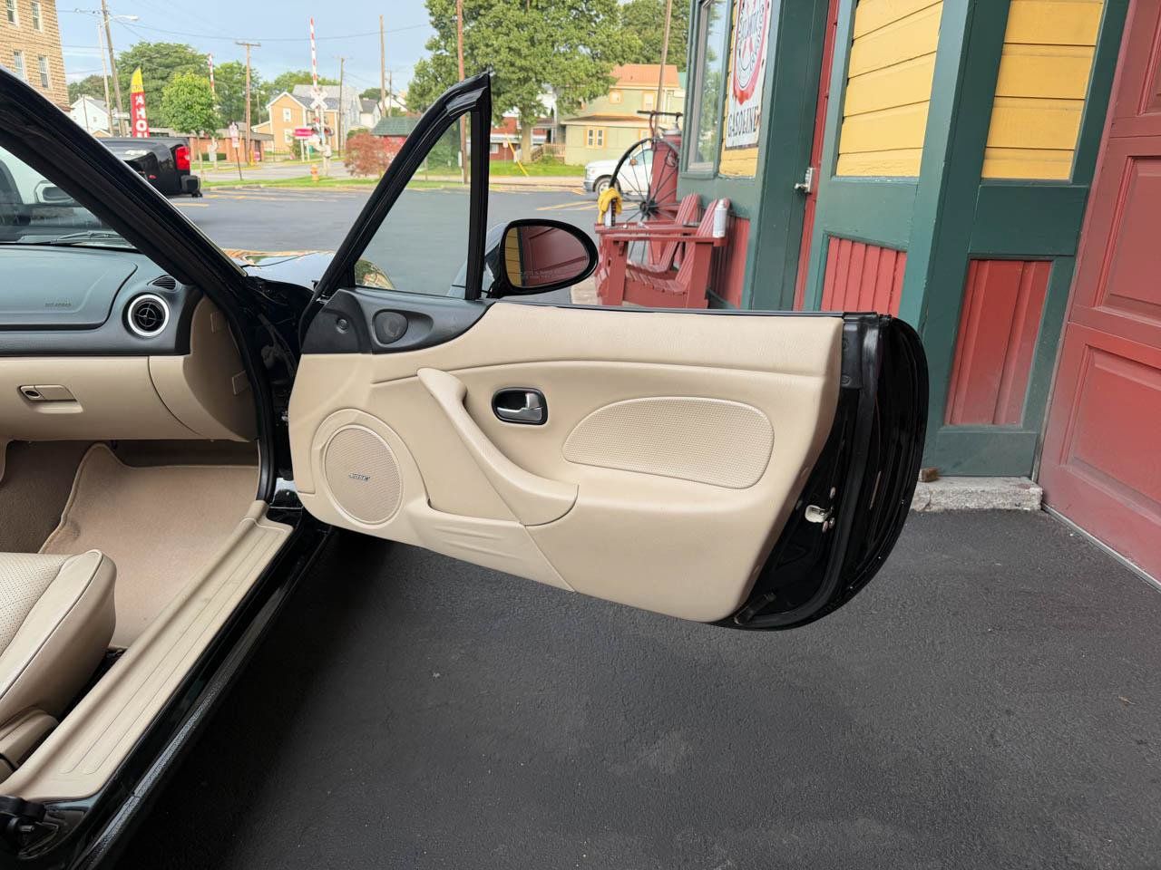 Used 2004 MAZDA MX-5 Miata LS RWD image 28