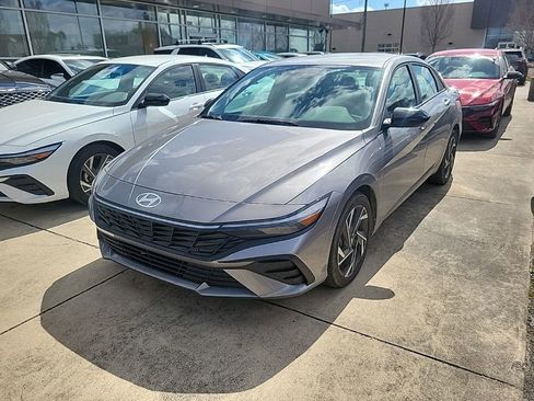 Used 2025 Hyundai Elantra Sport image 1