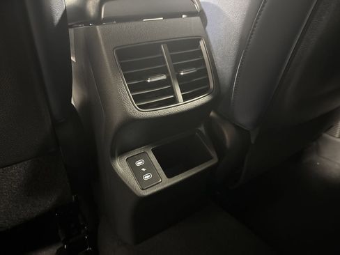 Certified 2025 Kia Seltos S image 28