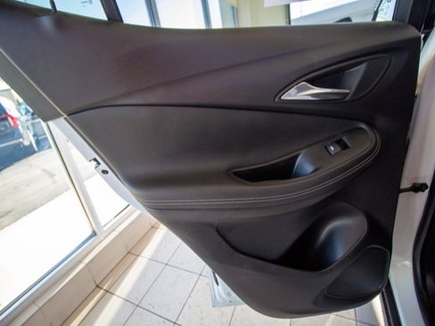 Used 2021 Buick Encore GX Essence image 9