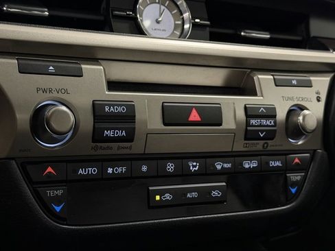 Used 2018 Lexus ES 350 w/ Navigation System Package image 20