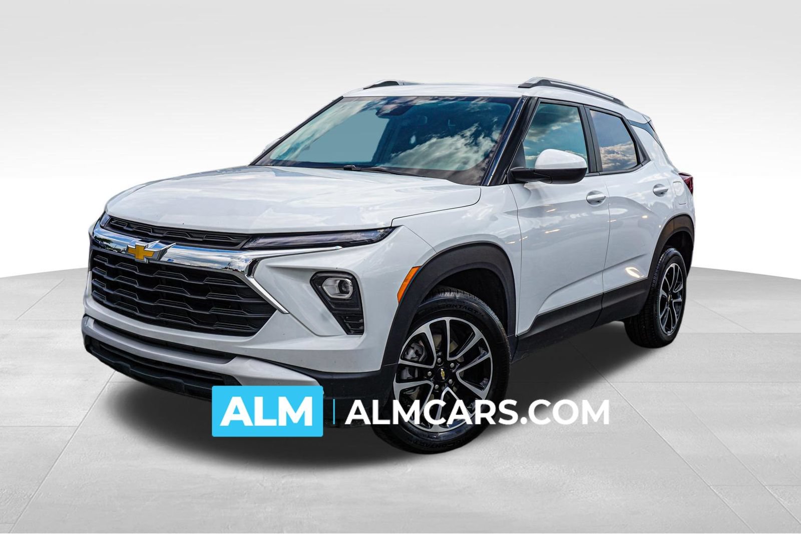 Used 2025 Chevrolet TrailBlazer LT AWD/4WD image 1