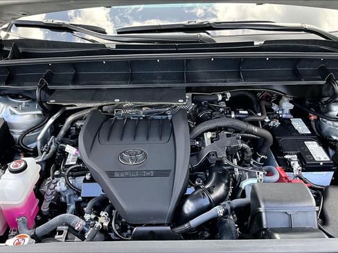 Used 2025 Toyota Highlander XLE FWD image 31