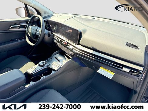 New 2026 Kia Sportage LX image 13