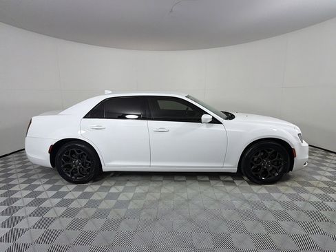 Used 2019 Chrysler 300 S AWD/4WD image 4